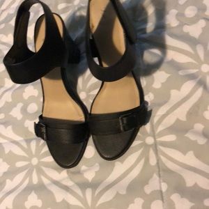 Simply Vera wang platform heels